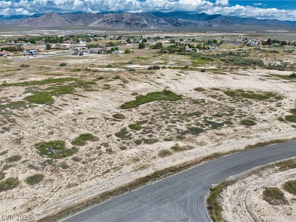 3560 E Falcon Street , Pahrump, NV 89048