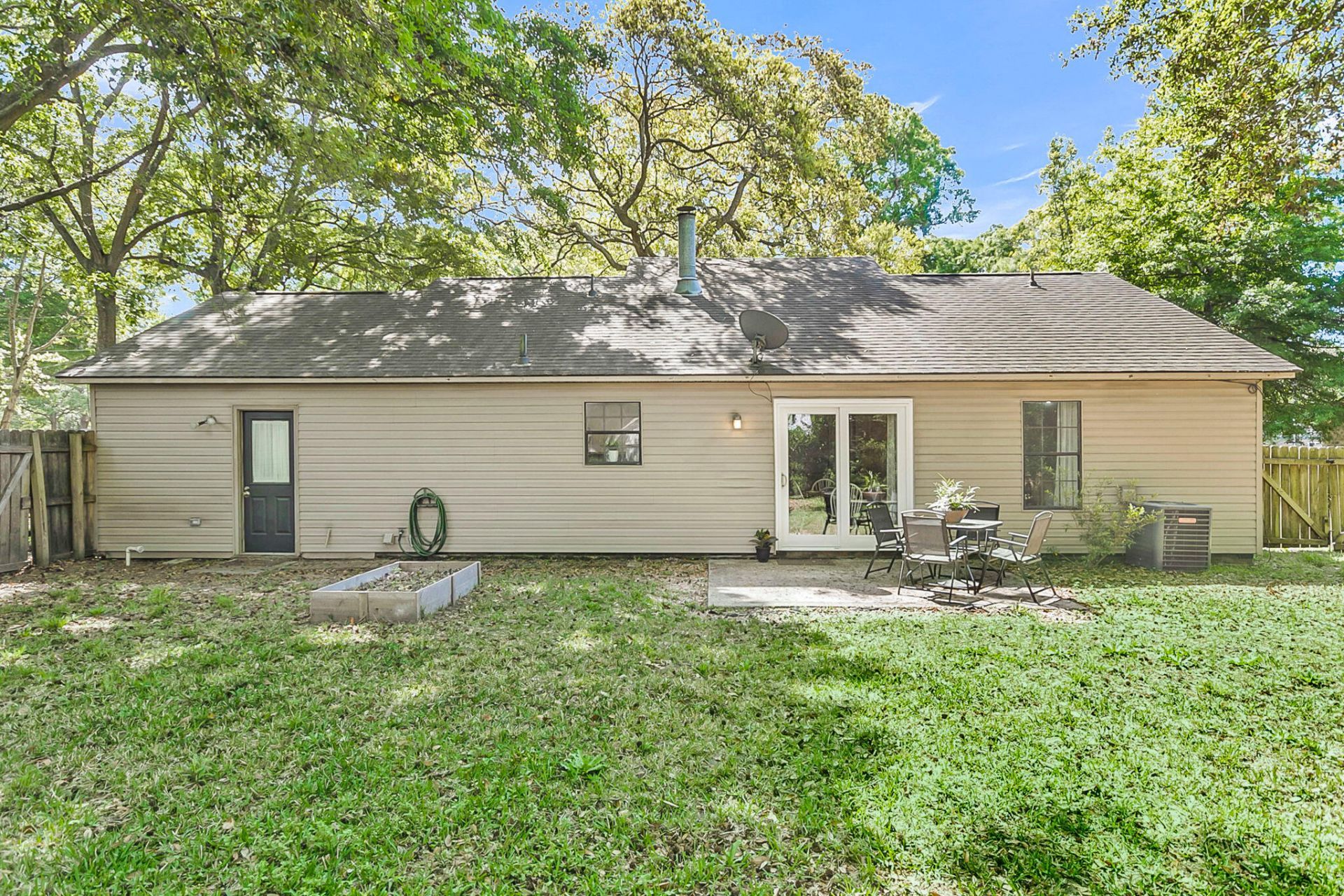 1814 Walsingham Way Photo 24