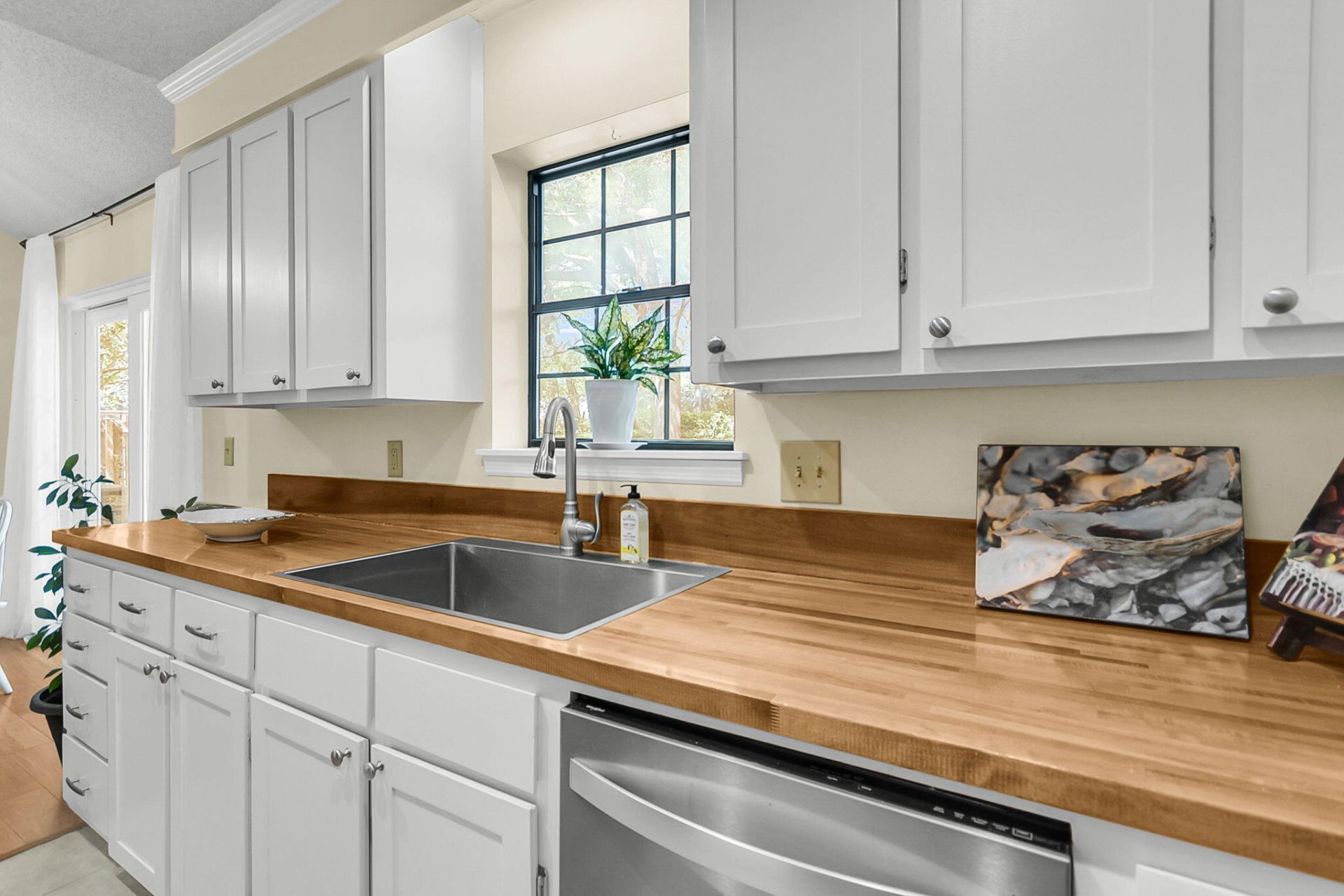 1814 Walsingham Way Photo 35