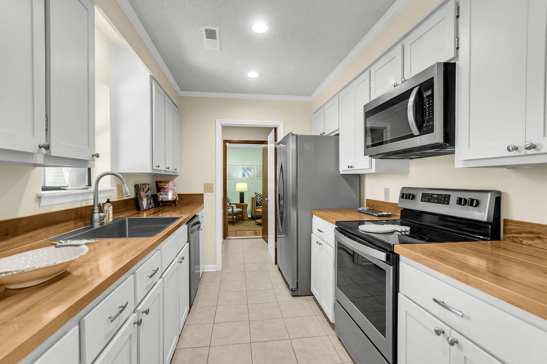 1814 Walsingham Way Photo 5