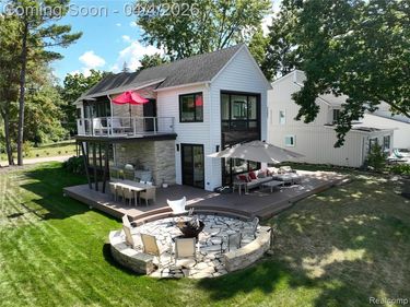 9658 Zukey Drive, Hamburg Twp, MI 48169