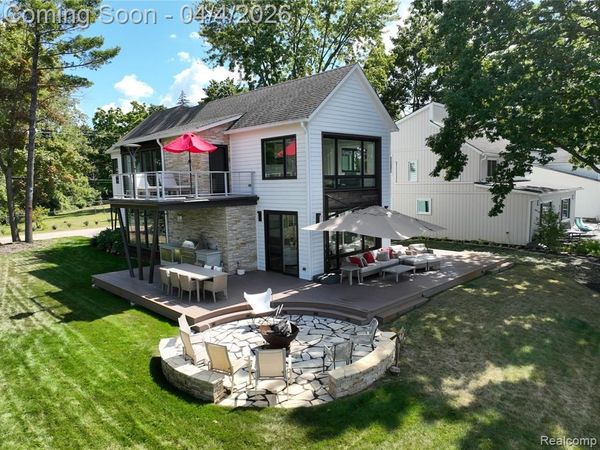 9658 Zukey Drive, Hamburg Twp, MI 48169