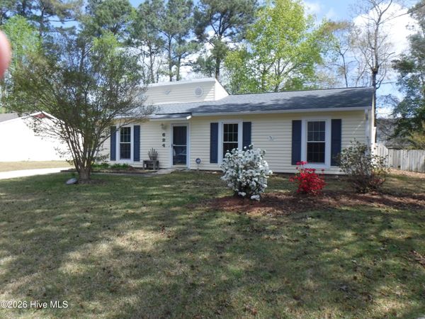 624 Shadowridge Road , Jacksonville, NC 28546