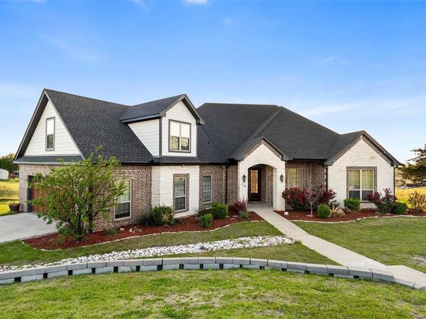 110 Eagles Roost Circle, Ennis, TX 75119