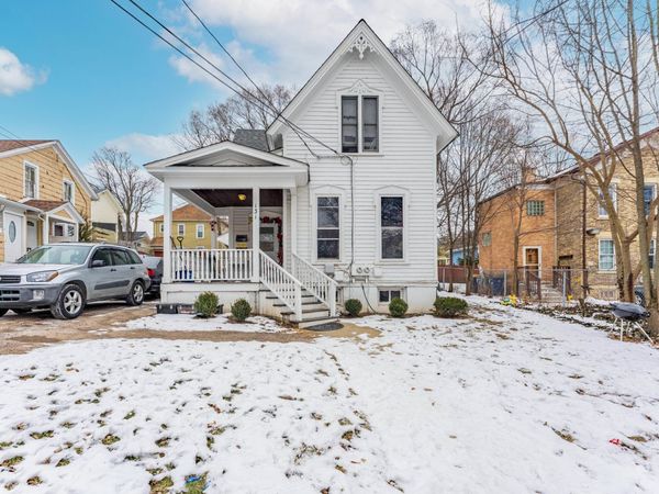 131 N Gifford Street , Elgin, IL 60120