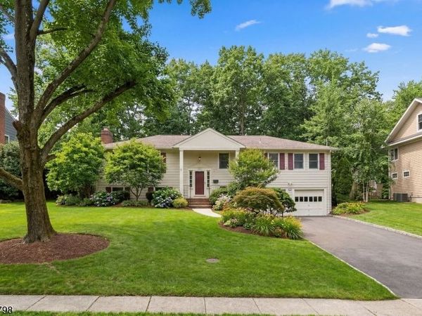 61 Barchester Way, Westfield, NJ 07090