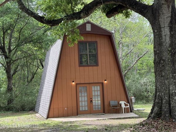 9907 Cedarcliff Drive, Moss Point, MS 39562