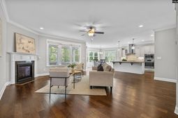 118 Edinburgh Way  photo 4