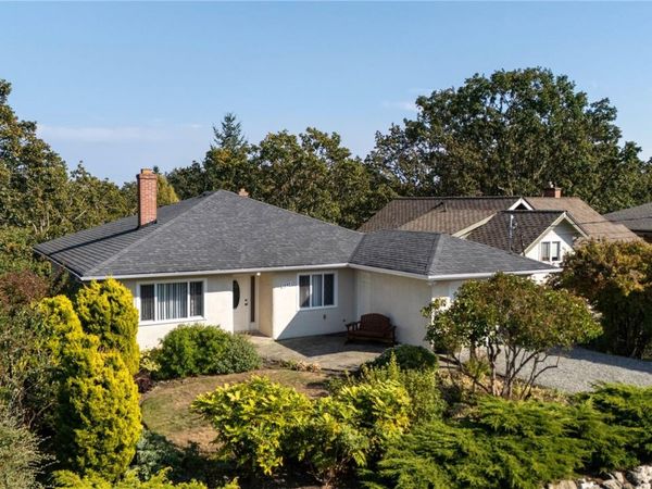 1697 Yale St , Oak Bay, BC V8R 5N5