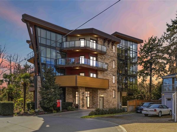 2850 Aldwynd Rd, Unit 301, Langford, BC V9B 3S7