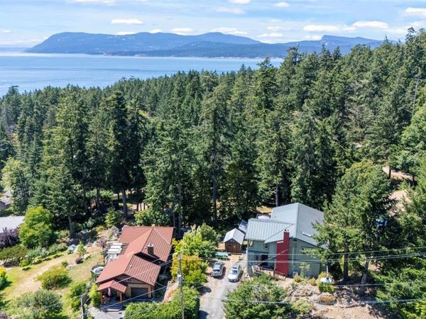3705 Signal Hill Rd, Pender Island, BC V0N 2M0