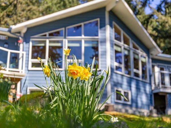 2635 Shoal Rd, Pender Island, BC V0N 2M2