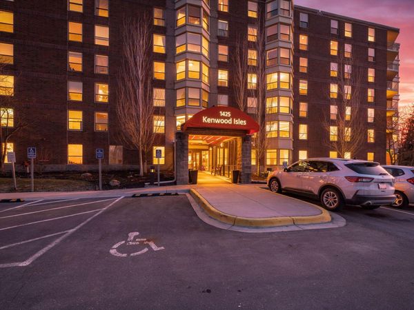 1425 W 28th Street, Unit 523, Minneapolis, MN 55408