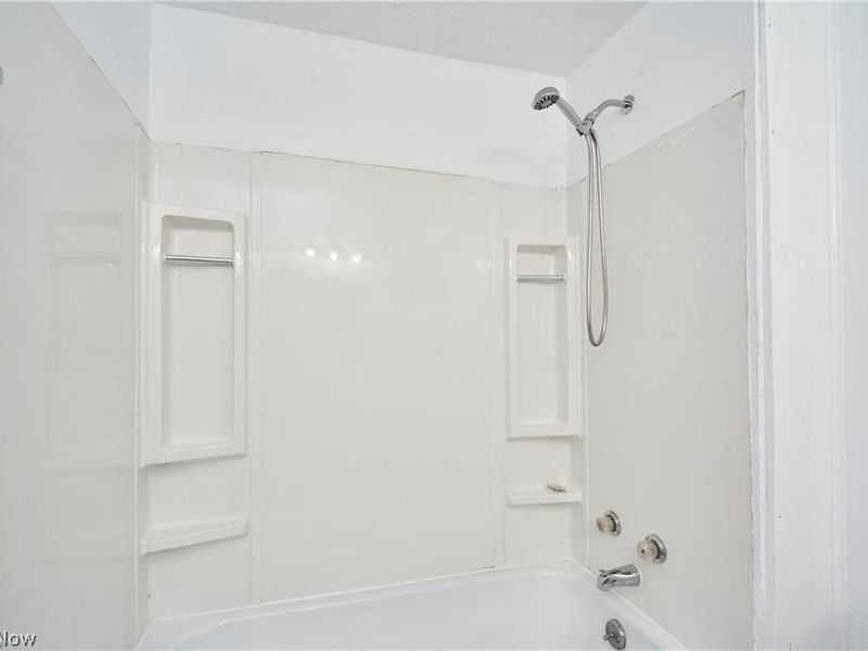 1181 Pondview Avenue, Akron, OH 44305 Photo 12