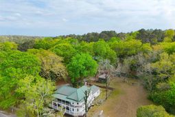 450 Lewie Street  photo 4