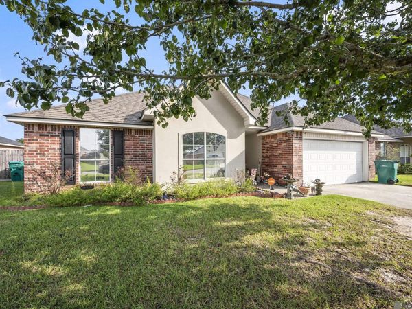 12819 Bonnie Bleu Dr, Denham Springs, LA 70726