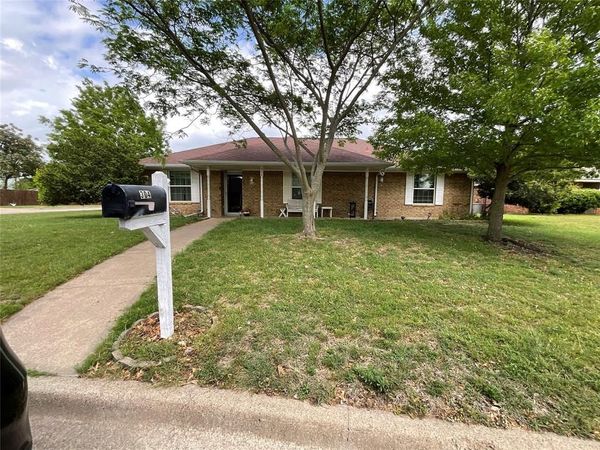 304 Johnston Boulevard , Waxahachie, TX 75165