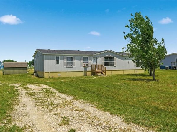 154 Hillside Drive, Troy, TX 76579