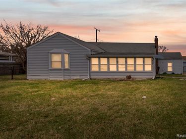 23276 Stewart Avenue, Warren, MI 48089
