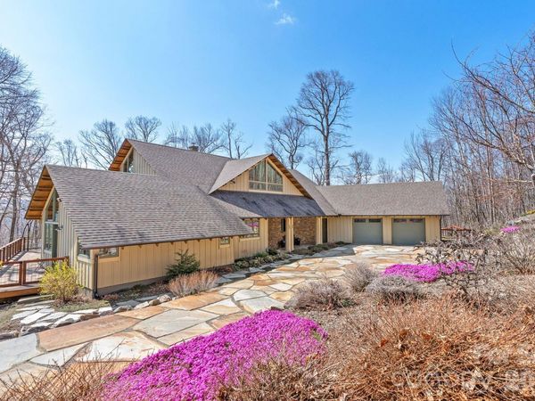 588 Long Branch Road , Swannanoa, NC 28778