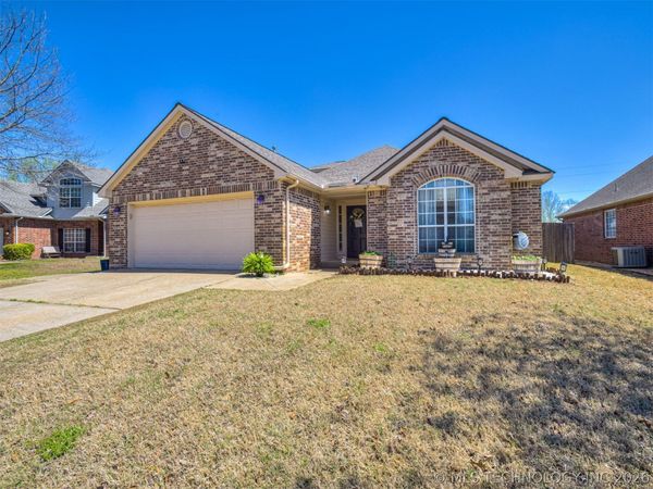 615 N Douglas Street , Jenks, OK 74037