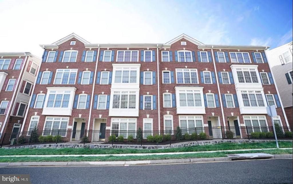 4573 Whittemore Place, Unit 1311, Fairfax, VA 22030 Main Photo