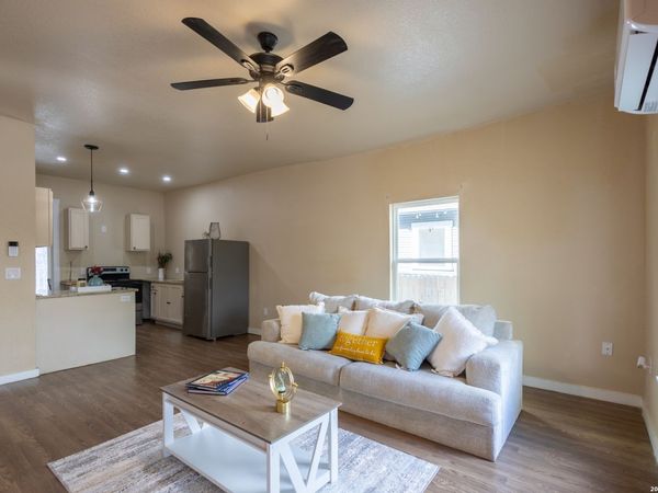 1010 W Lynwood Ave, San Antonio, TX 78201