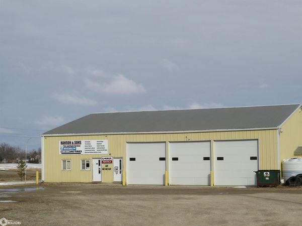 1291 Olive Avenue, Hampton, IA 50441