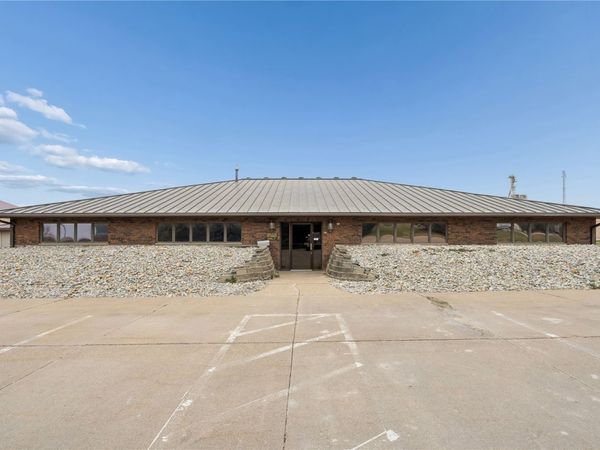1801 W D Street, Vinton, IA 52349