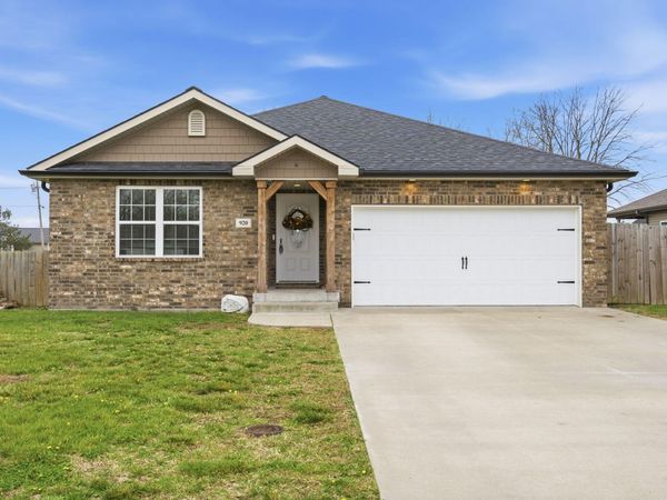 920 W Maurice Street , Bolivar, MO 65613