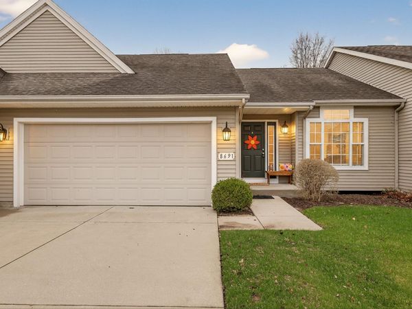 8691 Oakland Hills Circle, Unit 2, Portage, MI 49024