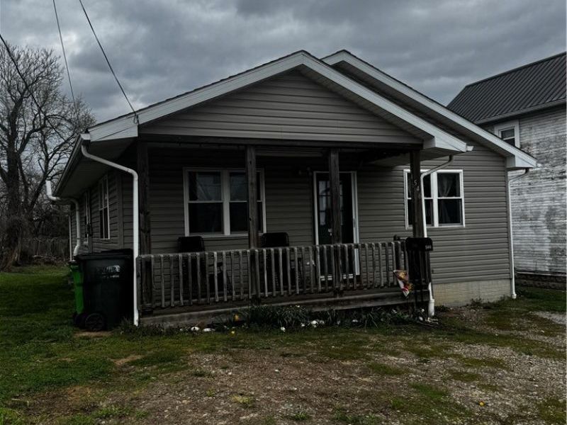 546 Cemetery Street, Coshocton, OH 43812 Photo 2