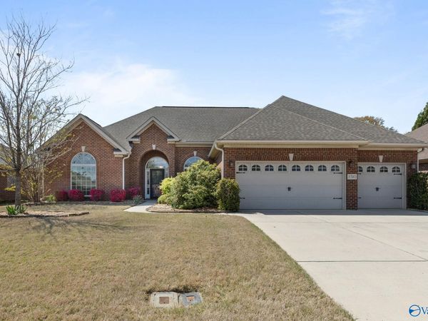 8510 Rolling Oaks Drive SE, Owens Cross Roads, AL 35763