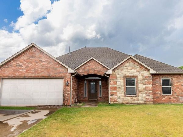 1414 Limestone Way, Elgin, OK 73538