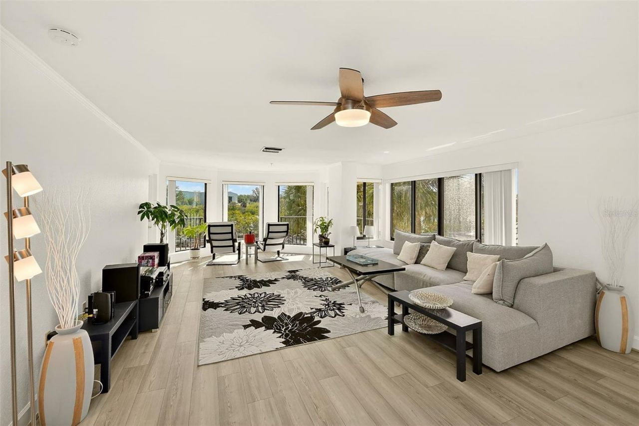 74 Gulf Boulevard, Unit 1B, Indian Rocks Beach, FL 33785 Photo