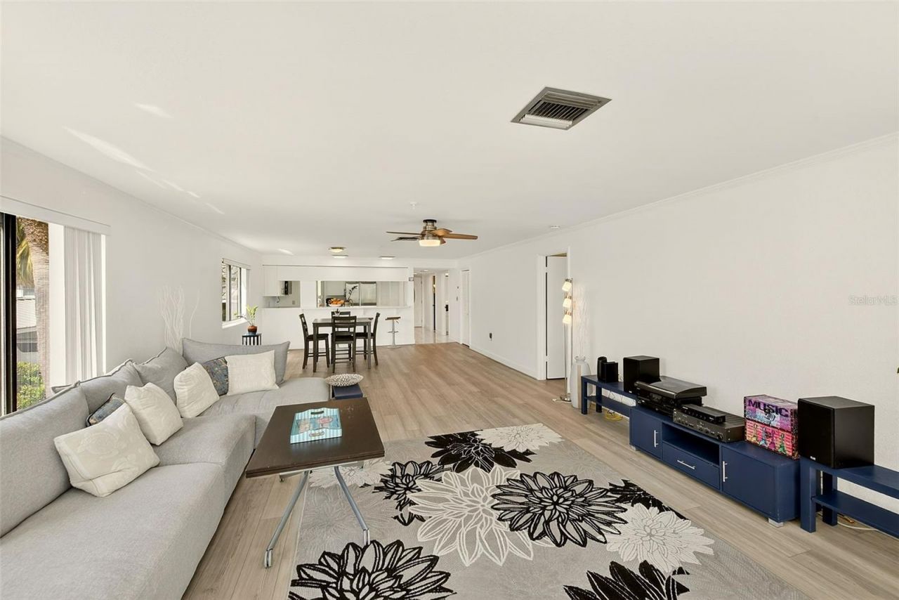 74 Gulf Boulevard, Unit 1B, Indian Rocks Beach, FL 33785 Photo