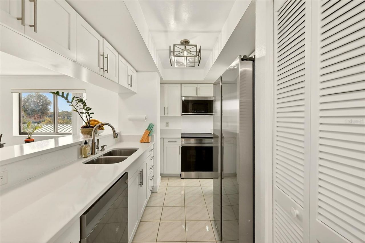 74 Gulf Boulevard, Unit 1B, Indian Rocks Beach, FL 33785 Photo