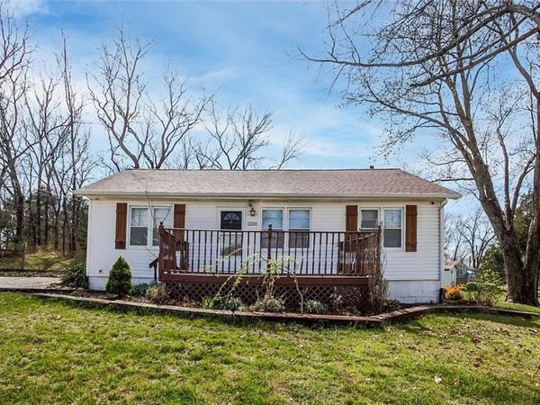 13201 NW Mohawk Road, Parkville, MO 64152