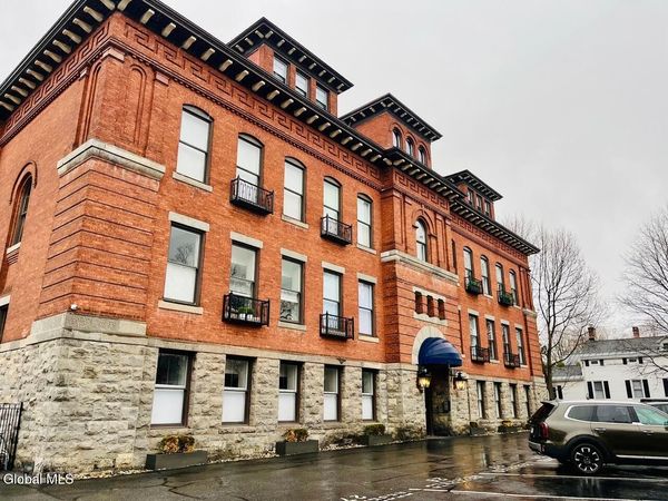 77 Van Dam Street, Unit 204, Saratoga Springs, NY 12866