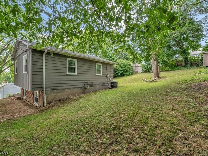 412 Stevenson Avenue, Akron, OH 44312 Photo 3