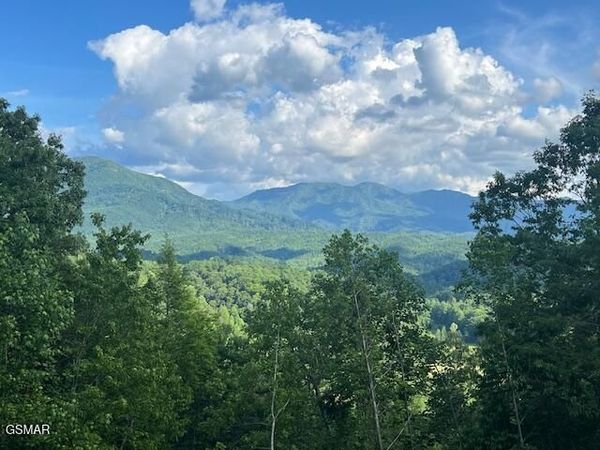 5262 Riversong Way, Sevierville, TN 37876