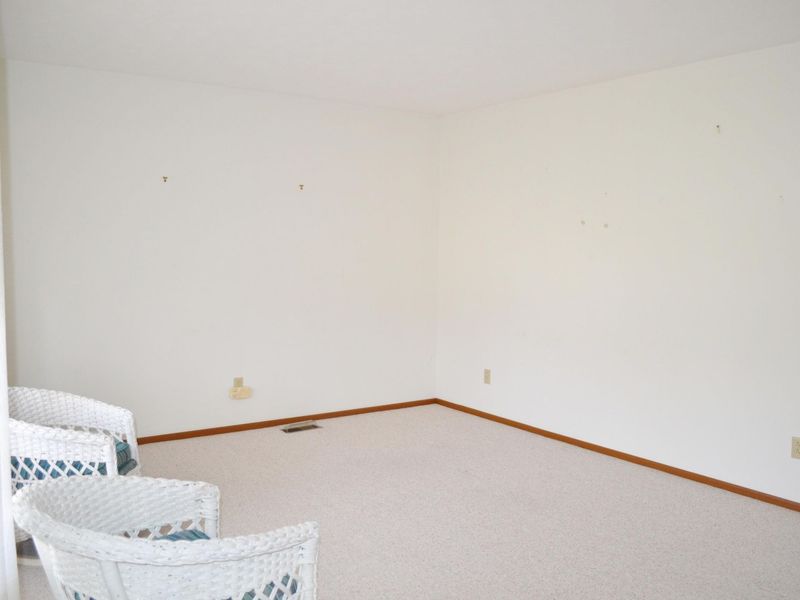 3052 E Brixton Drive, Springfield, OH 45503 Photo 9