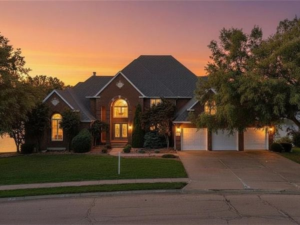 1227 Pembrooke Drive, Warrensburg, MO 64093