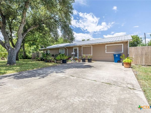 313 Dan Avenue, Port Lavaca, TX 77979