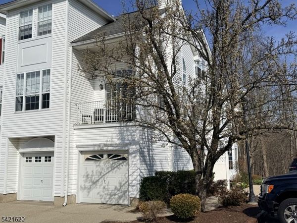 82 Hancock Dr, Morris, NJ 07960