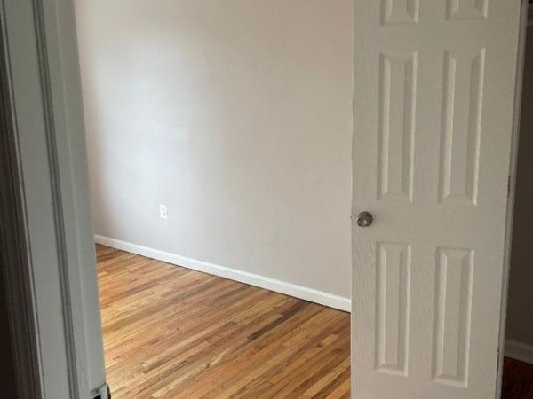 784 S 19th St, Newark, NJ 07103