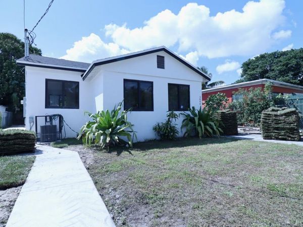 3040 NW 13th Avenue, Miami, FL 33142