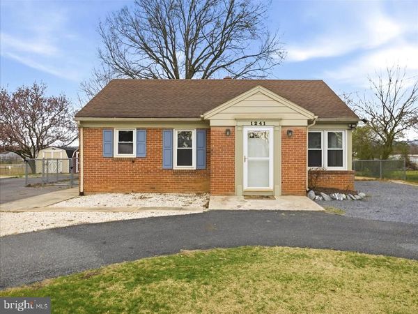 1241 S MAIN STREET, CHAMBERSBURG, PA 17201