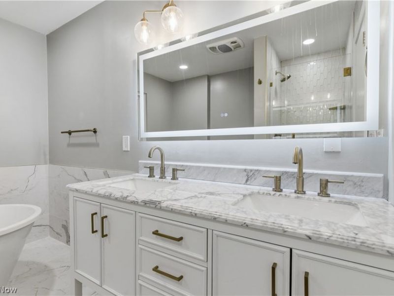 11526 Lake Avenue , Cleveland, OH 44102 Photo 26