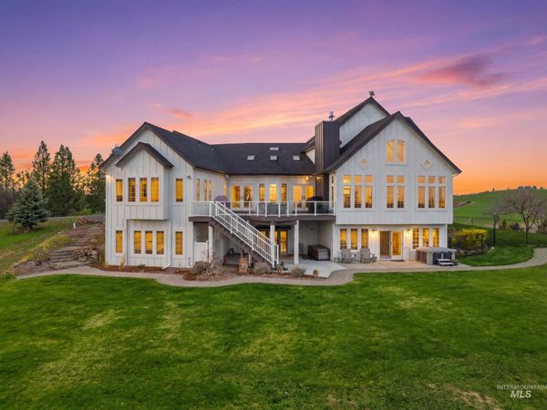 1014 Hilby Rd, Moscow, ID 83843